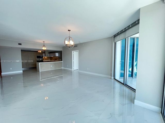 17301 Biscayne Blvd 2105, North Miami Beach, FL 33160