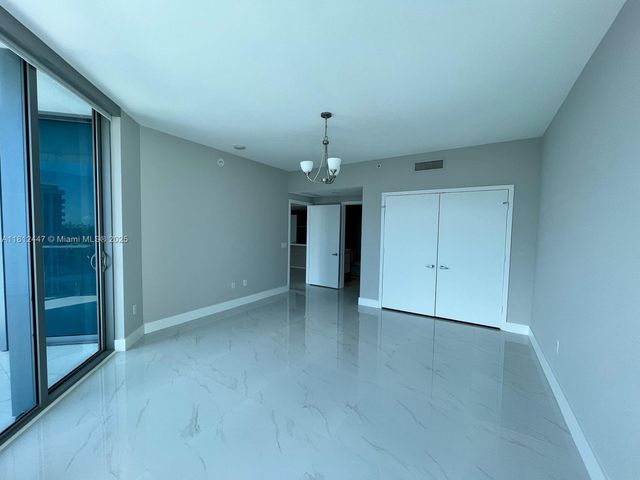 17301 Biscayne Blvd 2105, North Miami Beach, FL 33160