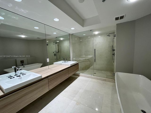 17301 Biscayne Blvd 2105, North Miami Beach, FL 33160