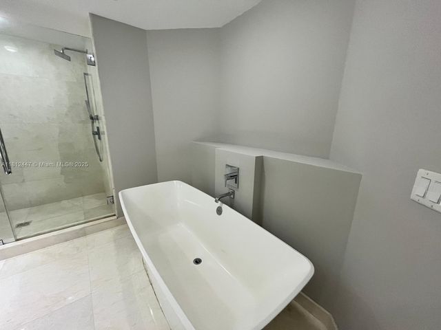 17301 Biscayne Blvd 2105, North Miami Beach, FL 33160