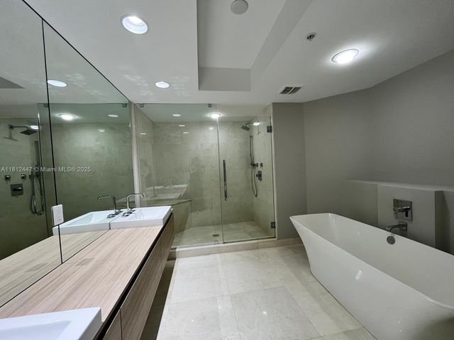 17301 Biscayne Blvd 2105, North Miami Beach, FL 33160