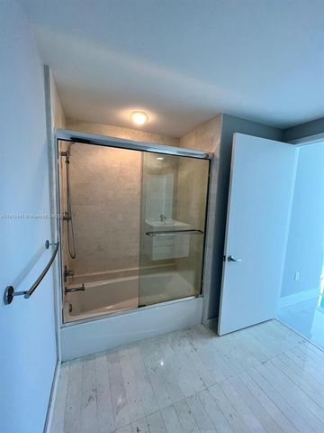 17301 Biscayne Blvd 2105, North Miami Beach, FL 33160