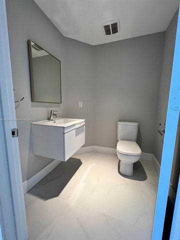 17301 Biscayne Blvd 2105, North Miami Beach, FL 33160