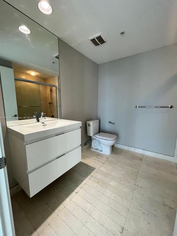 17301 Biscayne Blvd 2105, North Miami Beach, FL 33160