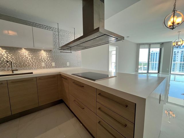 17301 Biscayne Blvd 2105, North Miami Beach, FL 33160