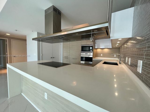 17301 Biscayne Blvd 2105, North Miami Beach, FL 33160