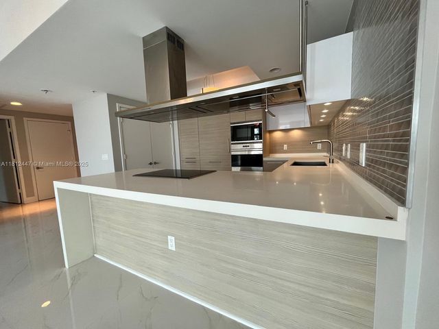 17301 Biscayne Blvd 2105, North Miami Beach, FL 33160