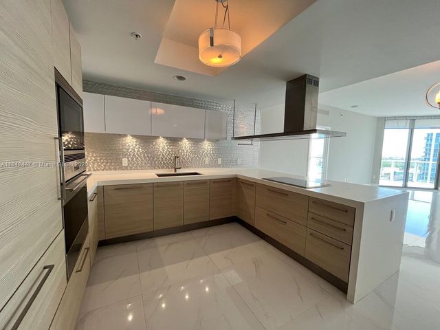 17301 Biscayne Blvd 2105, North Miami Beach, FL 33160