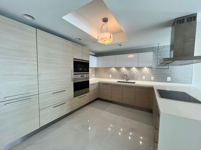 17301 Biscayne Blvd 2105, North Miami Beach, FL 33160