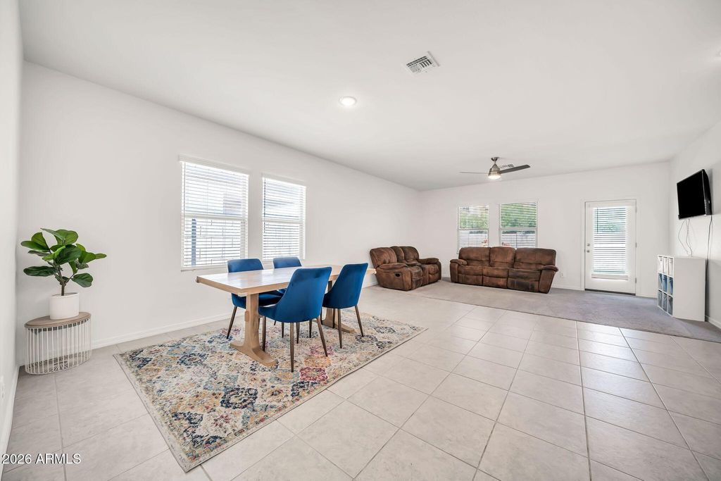 Image 12 of property listing at 16524 W DESERT MIRAGE Drive, Surprise, AZ 85388