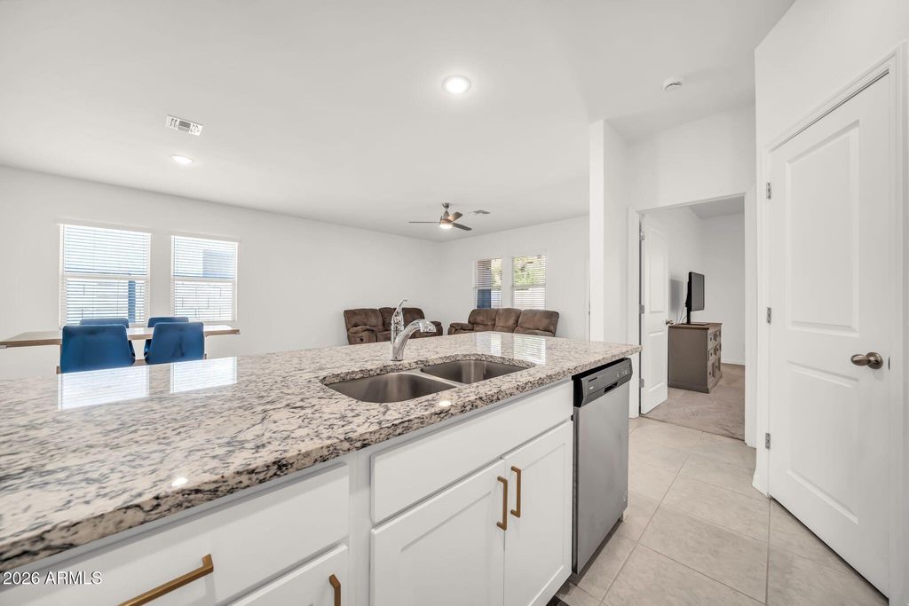 Image 13 of property listing at 16524 W DESERT MIRAGE Drive, Surprise, AZ 85388