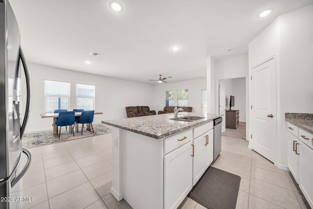 Image 14 of property listing at 16524 W DESERT MIRAGE Drive, Surprise, AZ 85388