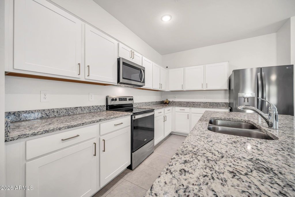 Image 16 of property listing at 16524 W DESERT MIRAGE Drive, Surprise, AZ 85388