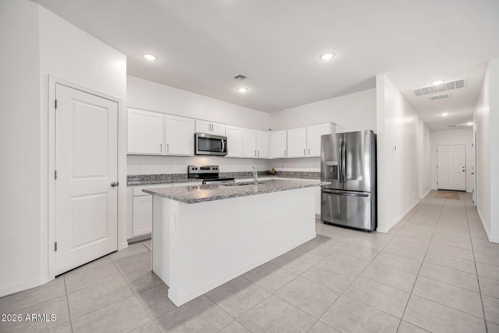 Image 17 of property listing at 16524 W DESERT MIRAGE Drive, Surprise, AZ 85388