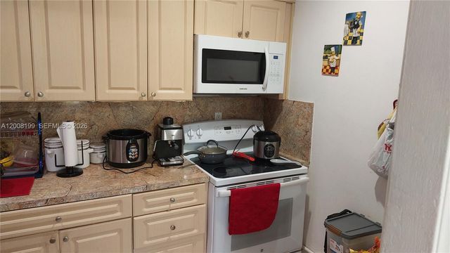 3087 SW 5th St, Miami, FL 33135