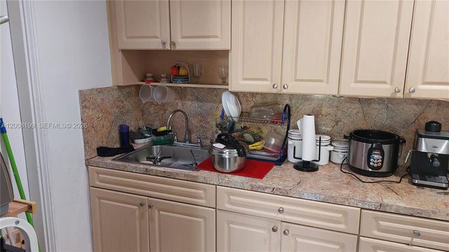 3087 SW 5th St, Miami, FL 33135