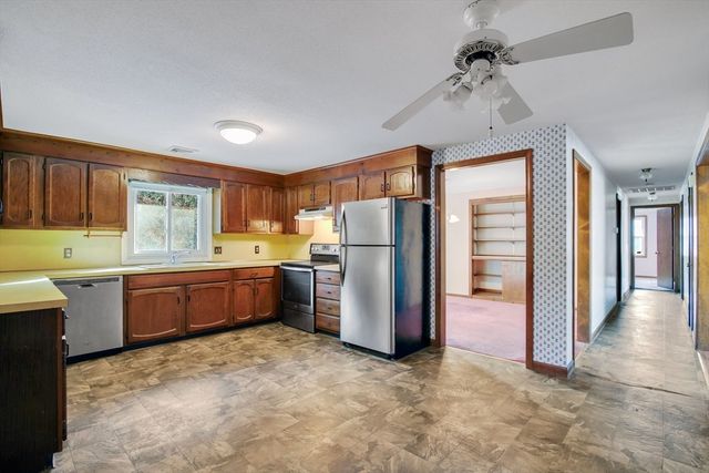 17 Labelle Cir, Chicopee, MA 01020