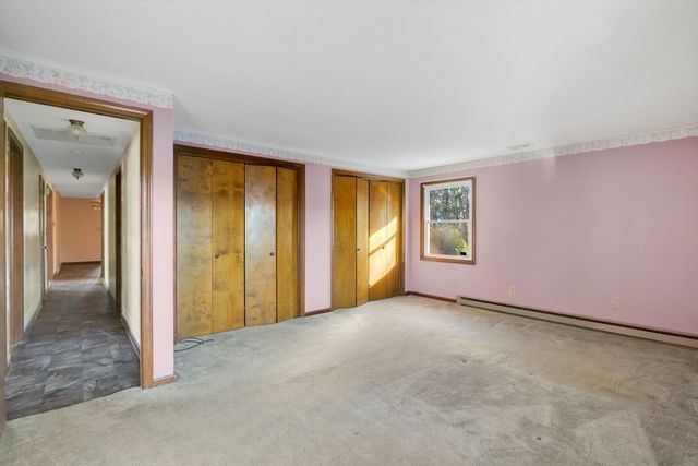17 Labelle Cir, Chicopee, MA 01020