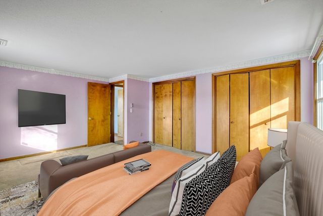 17 Labelle Cir, Chicopee, MA 01020