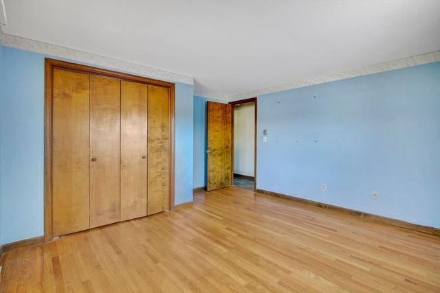 17 Labelle Cir, Chicopee, MA 01020