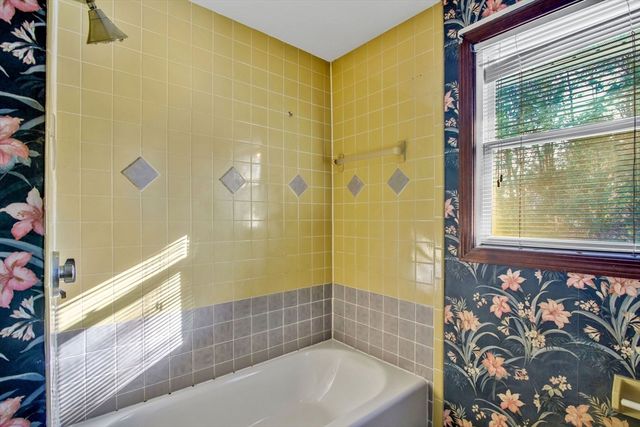17 Labelle Cir, Chicopee, MA 01020
