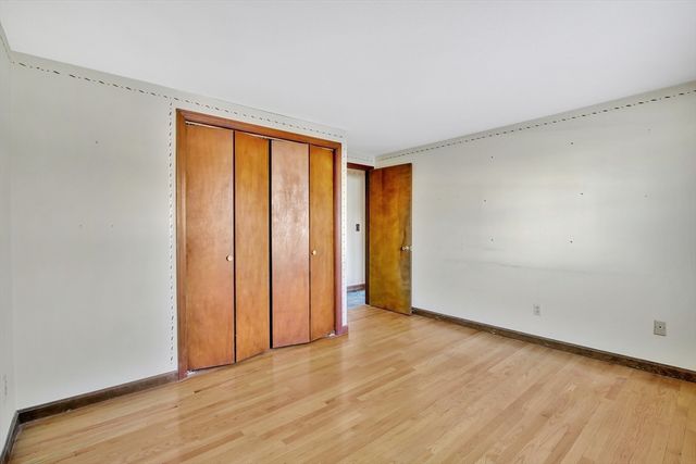 17 Labelle Cir, Chicopee, MA 01020
