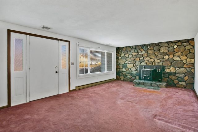 17 Labelle Cir, Chicopee, MA 01020