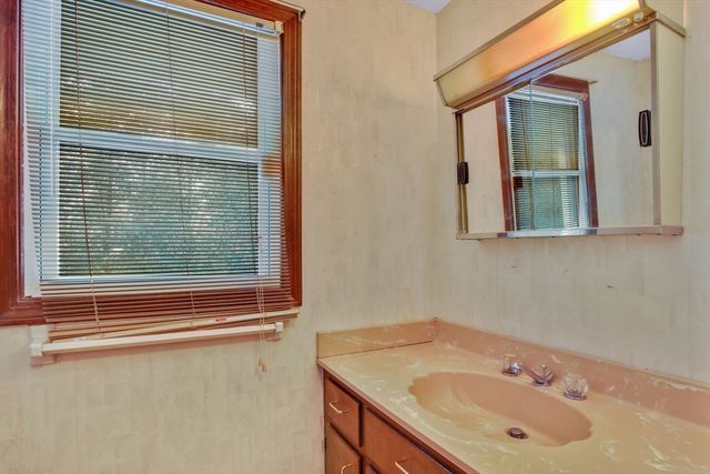 17 Labelle Cir, Chicopee, MA 01020