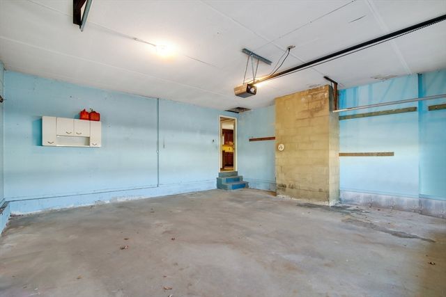 17 Labelle Cir, Chicopee, MA 01020