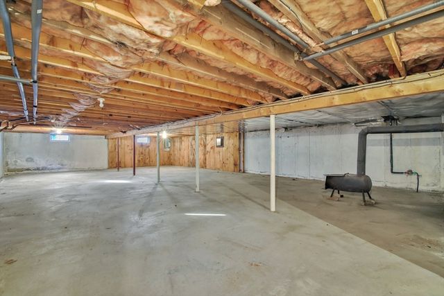 17 Labelle Cir, Chicopee, MA 01020