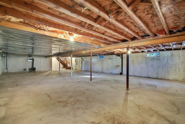 17 Labelle Cir, Chicopee, MA 01020