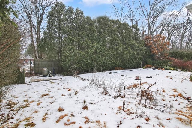 17 Labelle Cir, Chicopee, MA 01020