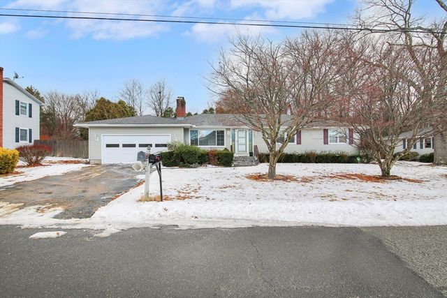 17 Labelle Cir, Chicopee, MA 01020