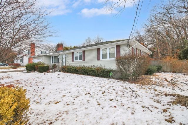 17 Labelle Cir, Chicopee, MA 01020