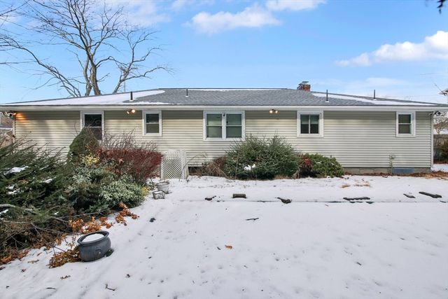 17 Labelle Cir, Chicopee, MA 01020