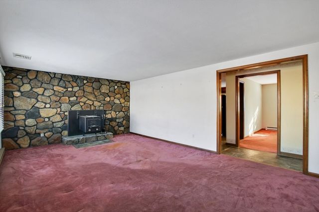 17 Labelle Cir, Chicopee, MA 01020
