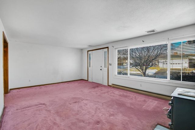 17 Labelle Cir, Chicopee, MA 01020