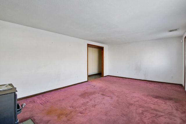 17 Labelle Cir, Chicopee, MA 01020