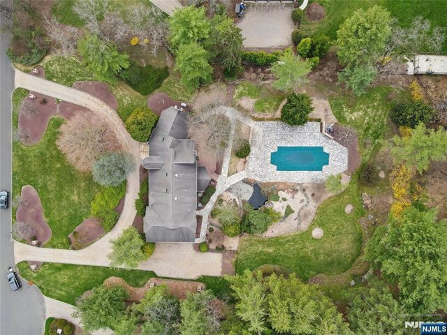 9 Toboggan Ridge Road, Saddle River, NJ 07458