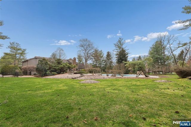 9 Toboggan Ridge Road, Saddle River, NJ 07458