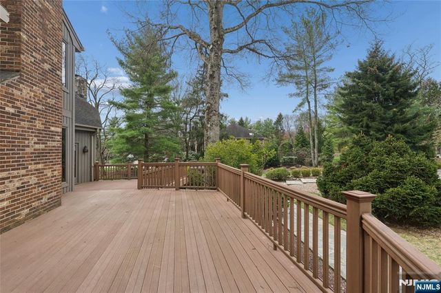 9 Toboggan Ridge Road, Saddle River, NJ 07458