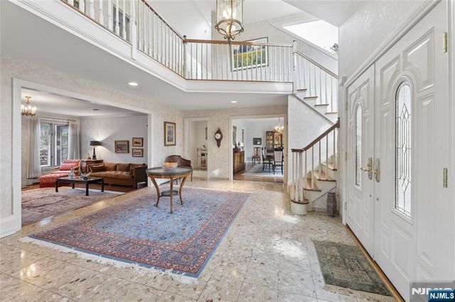 9 Toboggan Ridge Road, Saddle River, NJ 07458