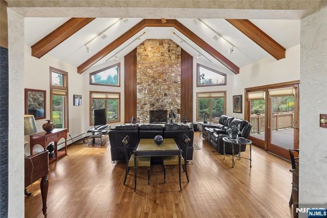 9 Toboggan Ridge Road, Saddle River, NJ 07458