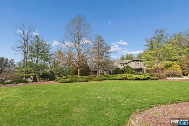 9 Toboggan Ridge Road, Saddle River, NJ 07458