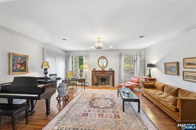 9 Toboggan Ridge Road, Saddle River, NJ 07458