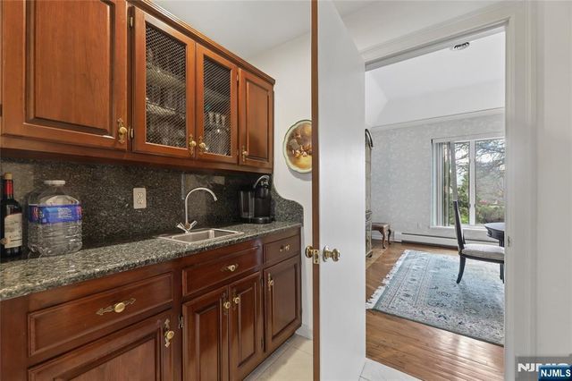 9 Toboggan Ridge Road, Saddle River, NJ 07458