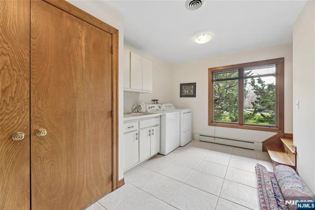 9 Toboggan Ridge Road, Saddle River, NJ 07458