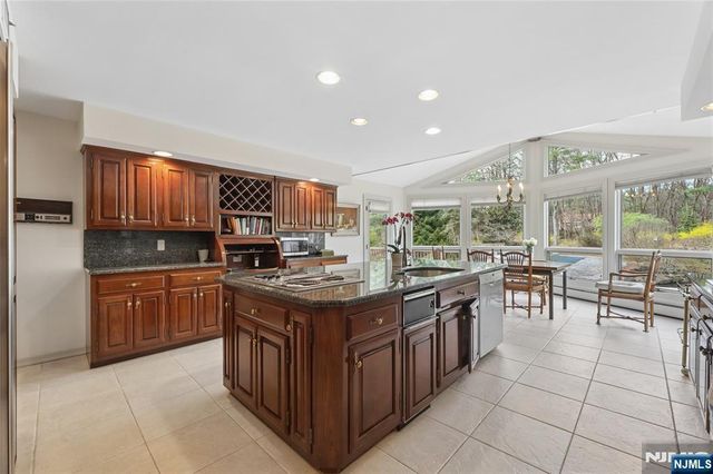 9 Toboggan Ridge Road, Saddle River, NJ 07458