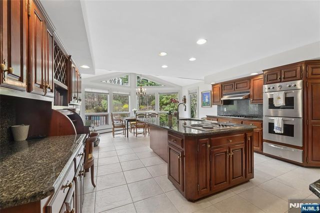 9 Toboggan Ridge Road, Saddle River, NJ 07458