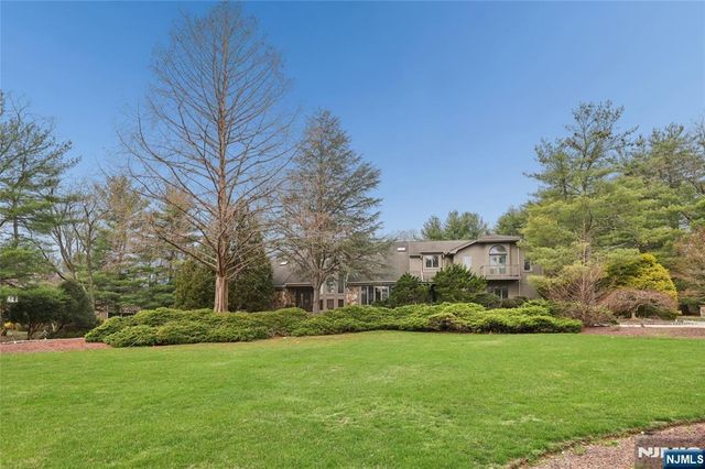 9 Toboggan Ridge Road, Saddle River, NJ 07458